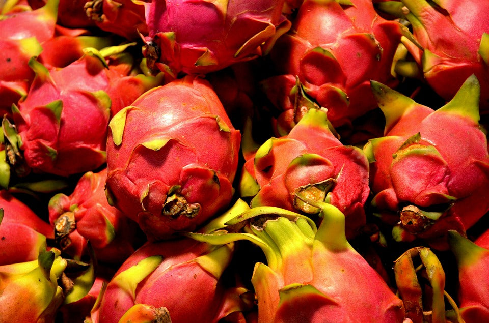La pitaya (pitahaya o pithaya) es una fruta tropical.