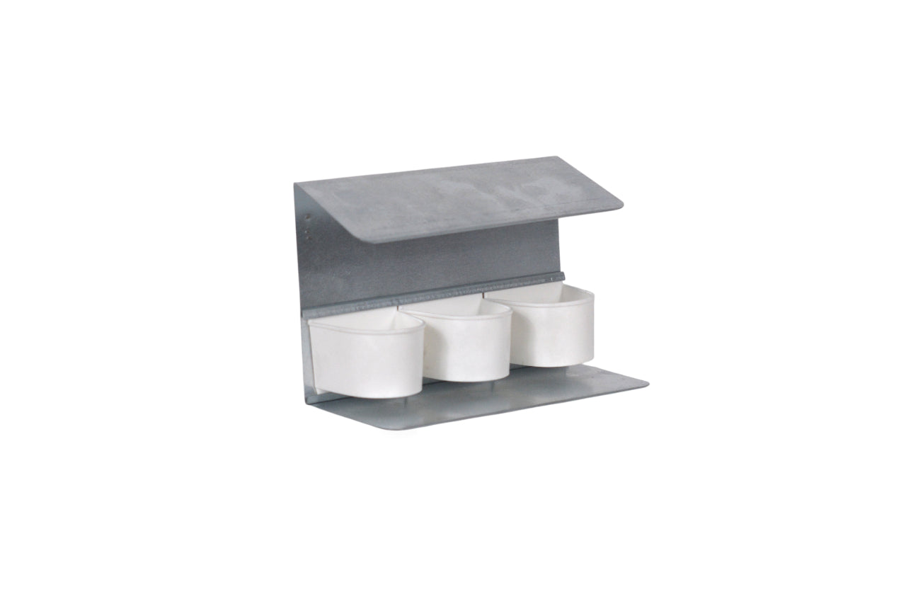 Comedero de tres puestos con Soporte de Chapa Galvanizada – Práctico y Resistente