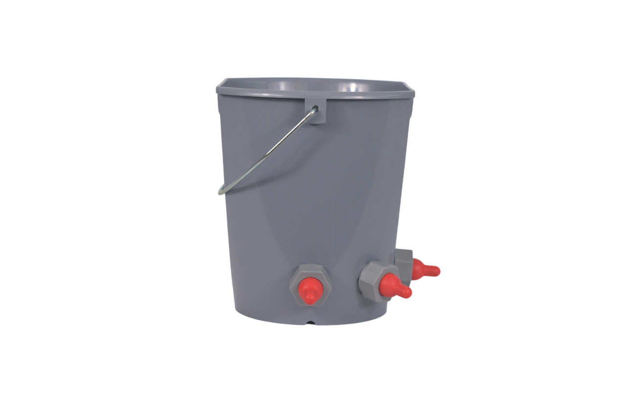 Cubo de Lactancia para Corderos – Plástico Resistente con Tetinas de Goma